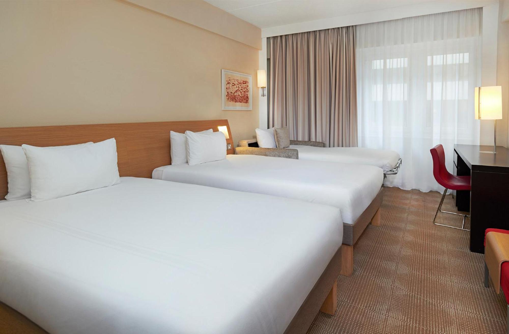 Novotel London West Buitenkant foto